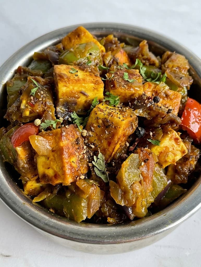 Kadai Paneer (Semi-Dry Style)